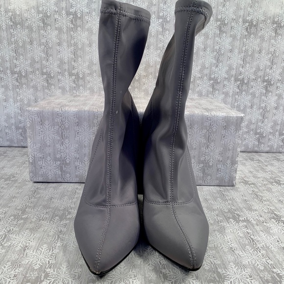 GRAY STRETCH BOOTS 4” ROUND HEELS SIZE 8 by GYI - Picture 4 of 6